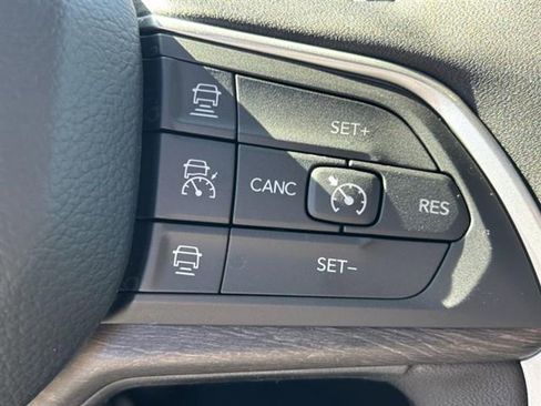 New 2025 Jeep Grand Cherokee Limited w/ Luxury Tech Group II image 12