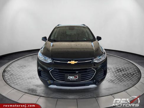Used 2018 Chevrolet Trax LT w/ Sun & Sound Package AWD/4WD image 8