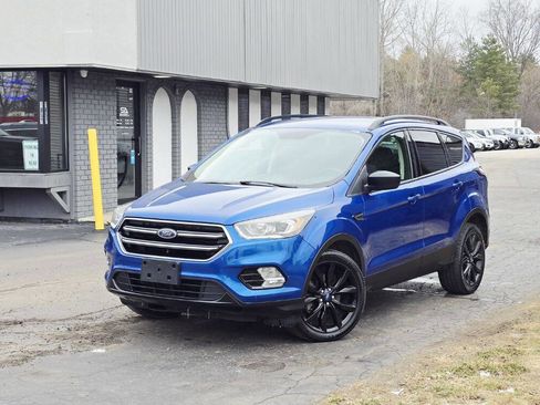 Used 2018 Ford Escape SE w/ SE SYNC Package image 2