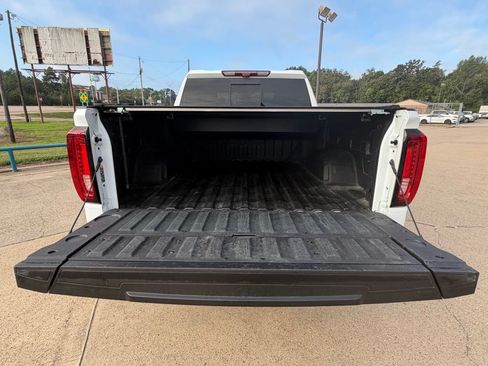 Used 2025 GMC Sierra 1500 AT4 w/ AT4 Premium Package AWD/4WD image 14