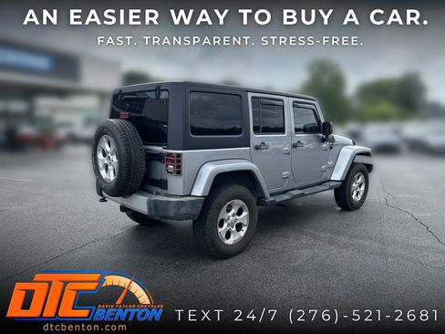 Used 2015 Jeep Wrangler Unlimited Sahara w/ Dual Top Group AWD/4WD image 3