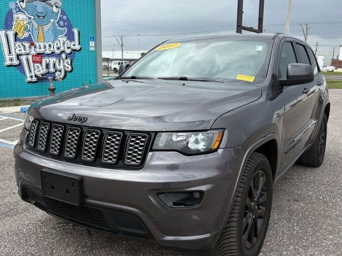 Used 2017 Jeep Grand Cherokee Altitude image 7