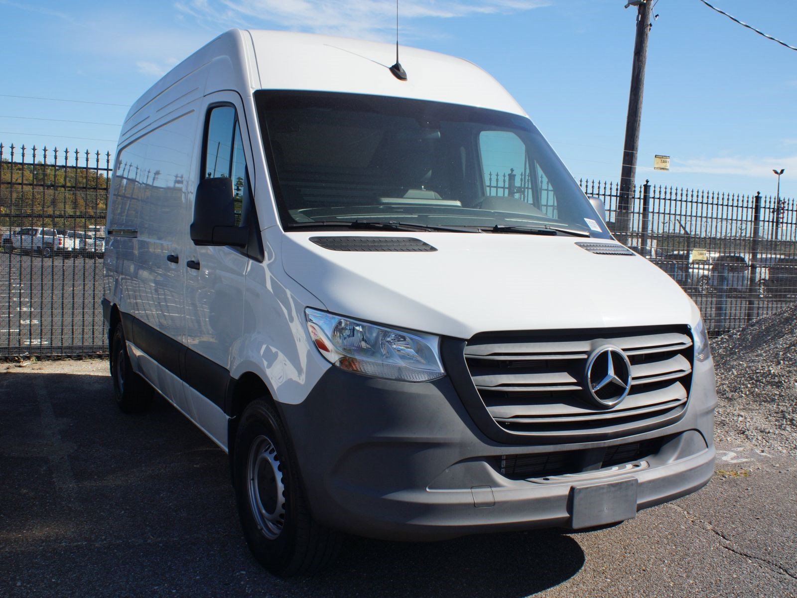 Used 2024 Mercedes-Benz Sprinter 2500 image 3