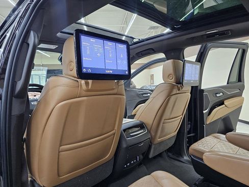 Used 2021 Cadillac Escalade Premium Luxury RWD image 27