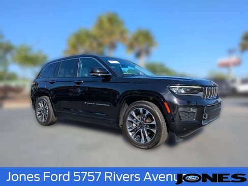 Used 2022 Jeep Grand Cherokee Overland w/ Luxury Tech Group IV AWD/4WD image 2