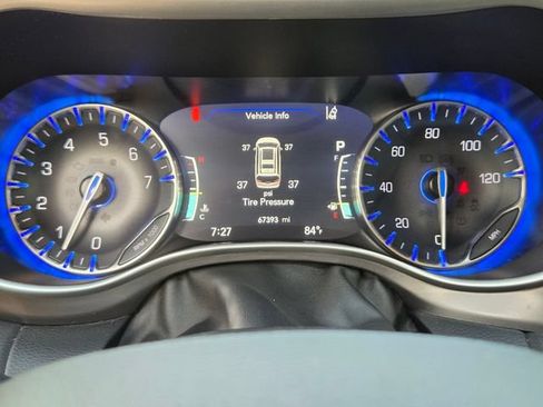 Used 2023 Chrysler Pacifica Touring-L FWD image 25