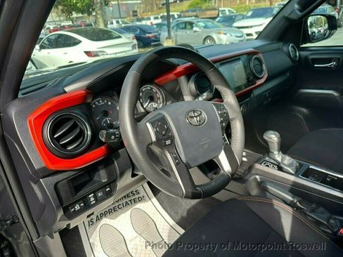 Used 2019 Toyota Tacoma TRD Off-Road AWD/4WD image 19