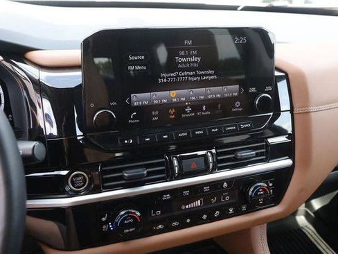 Used 2024 Nissan Pathfinder Platinum AWD/4WD image 18