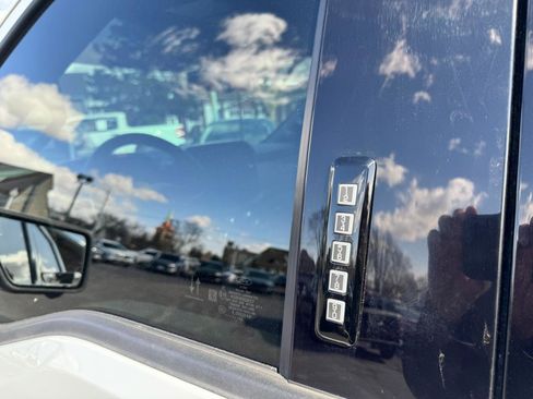 Used 2023 Ford F150 Platinum image 12