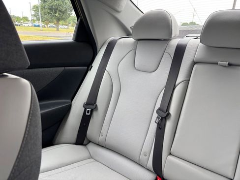 Used 2025 Hyundai Elantra Limited FWD image 41