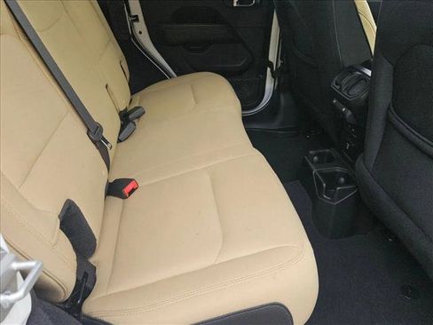 Used 2018 Jeep Wrangler Unlimited Sahara AWD/4WD image 20