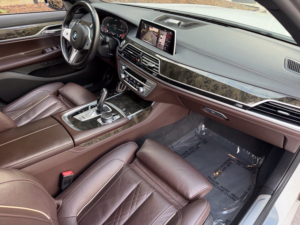 Used 2022 BMW 740i w/ M Sport Package RWD image 31