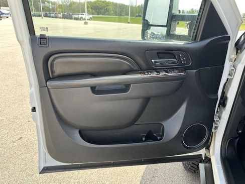 Used 2011 GMC Sierra 2500 Denali w/ Suspension Package, Off-Road AWD/4WD image 14