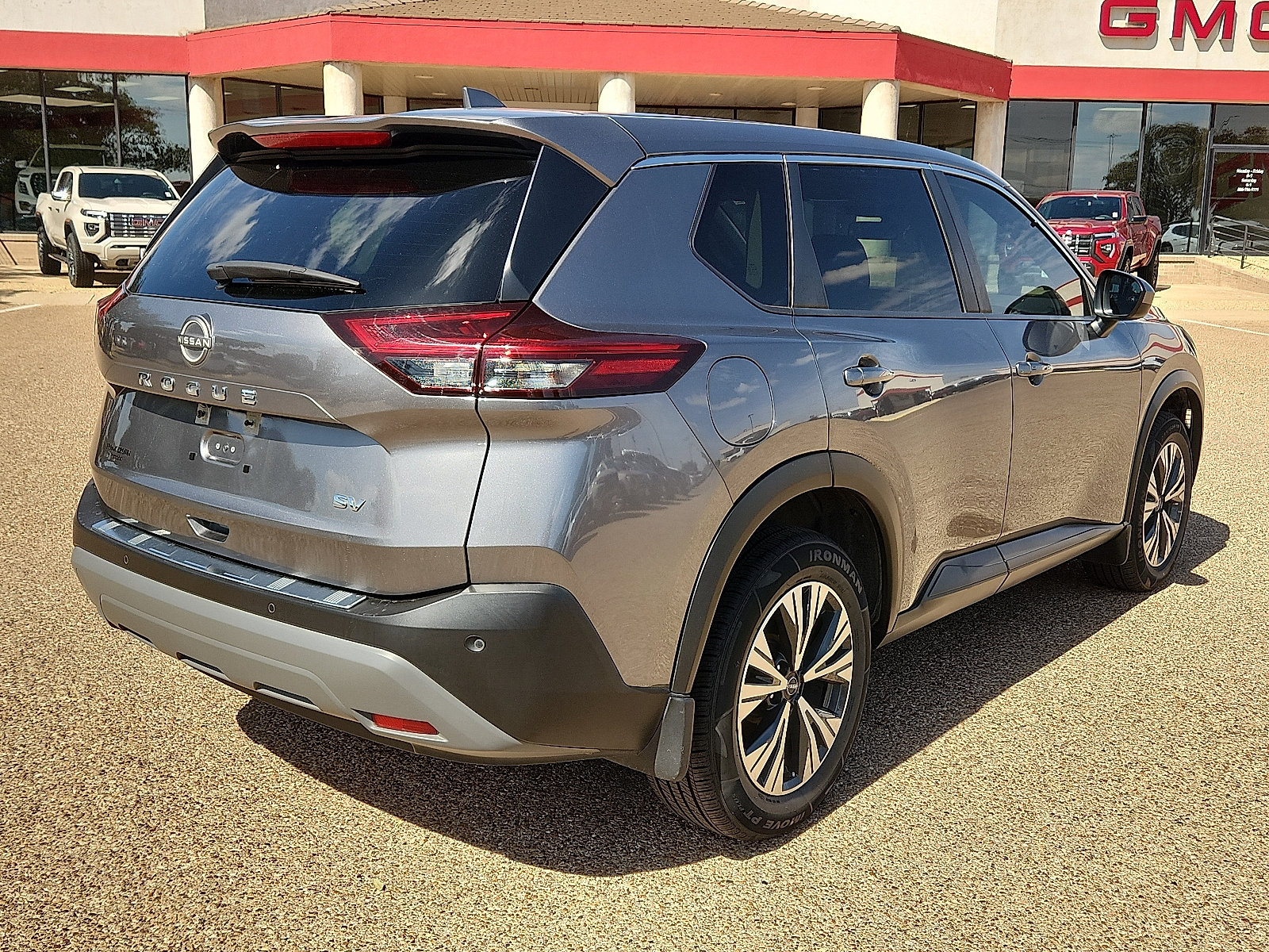 Used 2023 Nissan Rogue SV FWD image 4