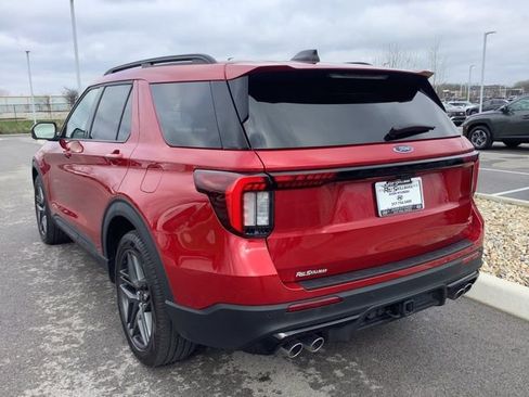 Used 2025 Ford Explorer ST AWD/4WD image 7