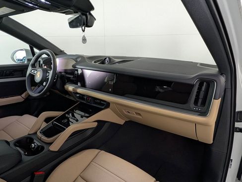 Certified 2026 Porsche Cayenne Coupe AWD/4WD image 18