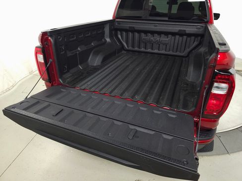 Used 2025 GMC Canyon Denali AWD/4WD image 7