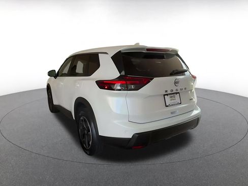 Used 2025 Nissan Rogue SV AWD/4WD image 9