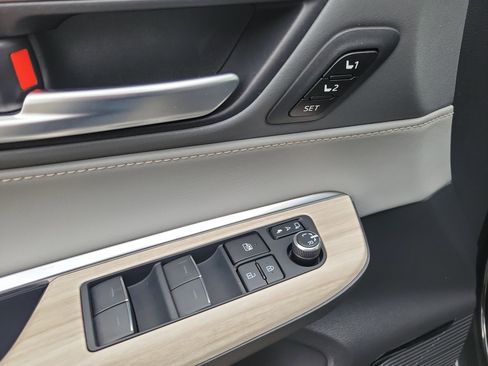 Used 2021 Toyota Venza LE image 20