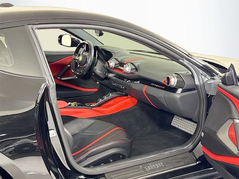 Used 2018 Ferrari 812 Superfast image 27