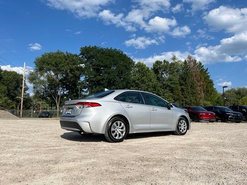 Used 2021 Toyota Corolla LE w/ Carpet Mat Package (TMS) FWD image 7