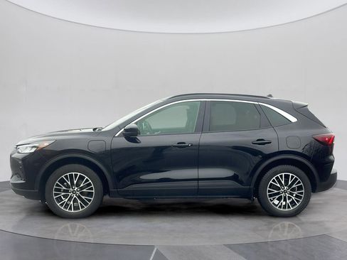 Used 2023 Ford Escape SE image 2