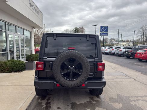 Used 2020 Jeep Wrangler Unlimited Sahara image 4