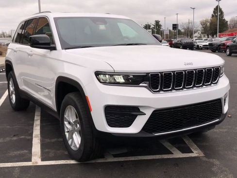 New 2026 Jeep Grand Cherokee Laredo AWD/4WD image 3