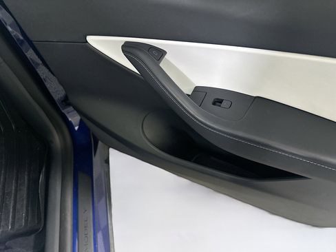 Used 2022 Tesla Model Y Long Range image 29