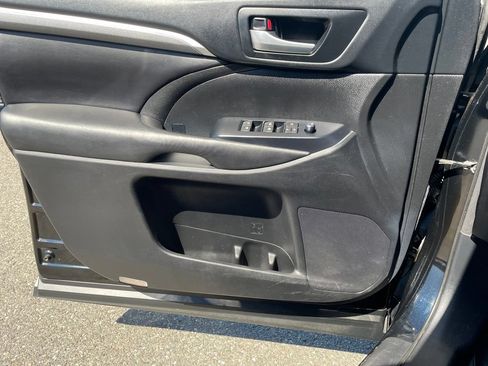 Used 2018 Toyota Highlander SE AWD/4WD image 23