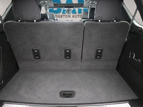 Used 2023 Chevrolet Tahoe Z71 w/ Z71 Off-Road Package AWD/4WD image 34