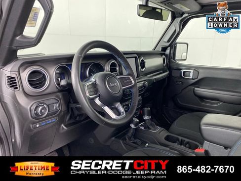 Used 2023 Jeep Wrangler Unlimited Rubicon 4xe w/ Cold Weather Group AWD/4WD image 11