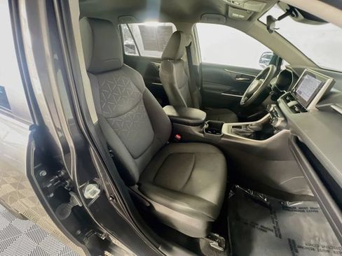 Used 2024 Toyota RAV4 XLE FWD image 30
