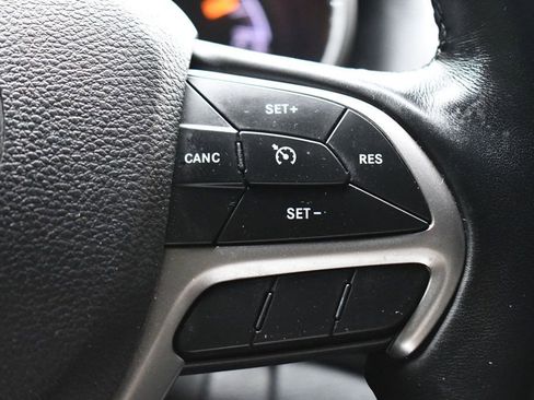 Used 2020 Jeep Grand Cherokee Altitude image 24