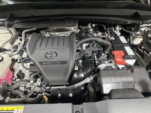 Used 2024 Toyota Grand Highlander AWD image 11