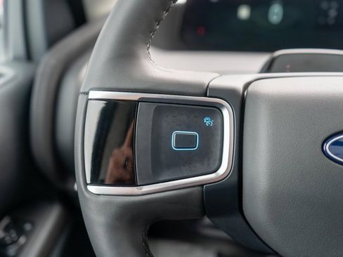 Used 2025 Ford Expedition Active image 26