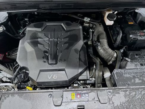 Used 2024 Kia Carnival SX Prestige image 9