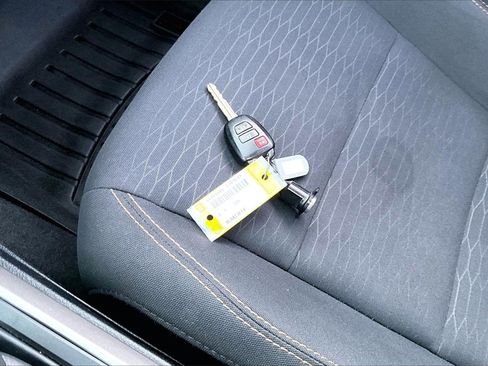 Used 2018 Toyota Tacoma SR5 image 28