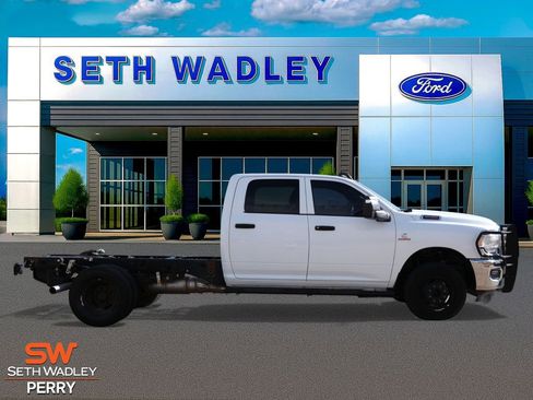 Used 2024 RAM 3500 Tradesman w/ Chrome Appearance Group image 2