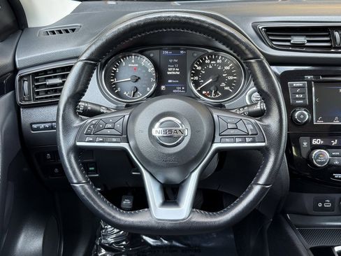 Used 2021 Nissan Rogue Sport SV image 25