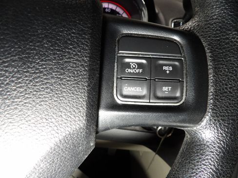 Used 2019 Dodge Grand Caravan SE w/ UConnect Hands-Free Group FWD image 17