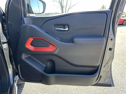 Used 2022 Nissan Frontier PRO-4X w/ Off-Road Protection Package image 10