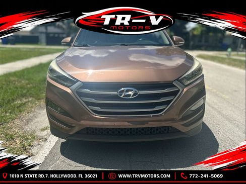 Used 2017 Hyundai Tucson SE Plus AWD/4WD image 2