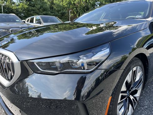 Used 2025 BMW i5 xDrive40 w/ Premium Package image 4