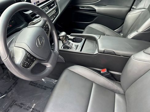 Certified 2025 Lexus ES 350 image 22