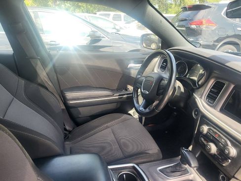 Used 2022 Dodge Charger SXT RWD image 11