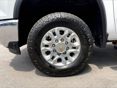Used 2024 Chevrolet Silverado 2500 LT image 5