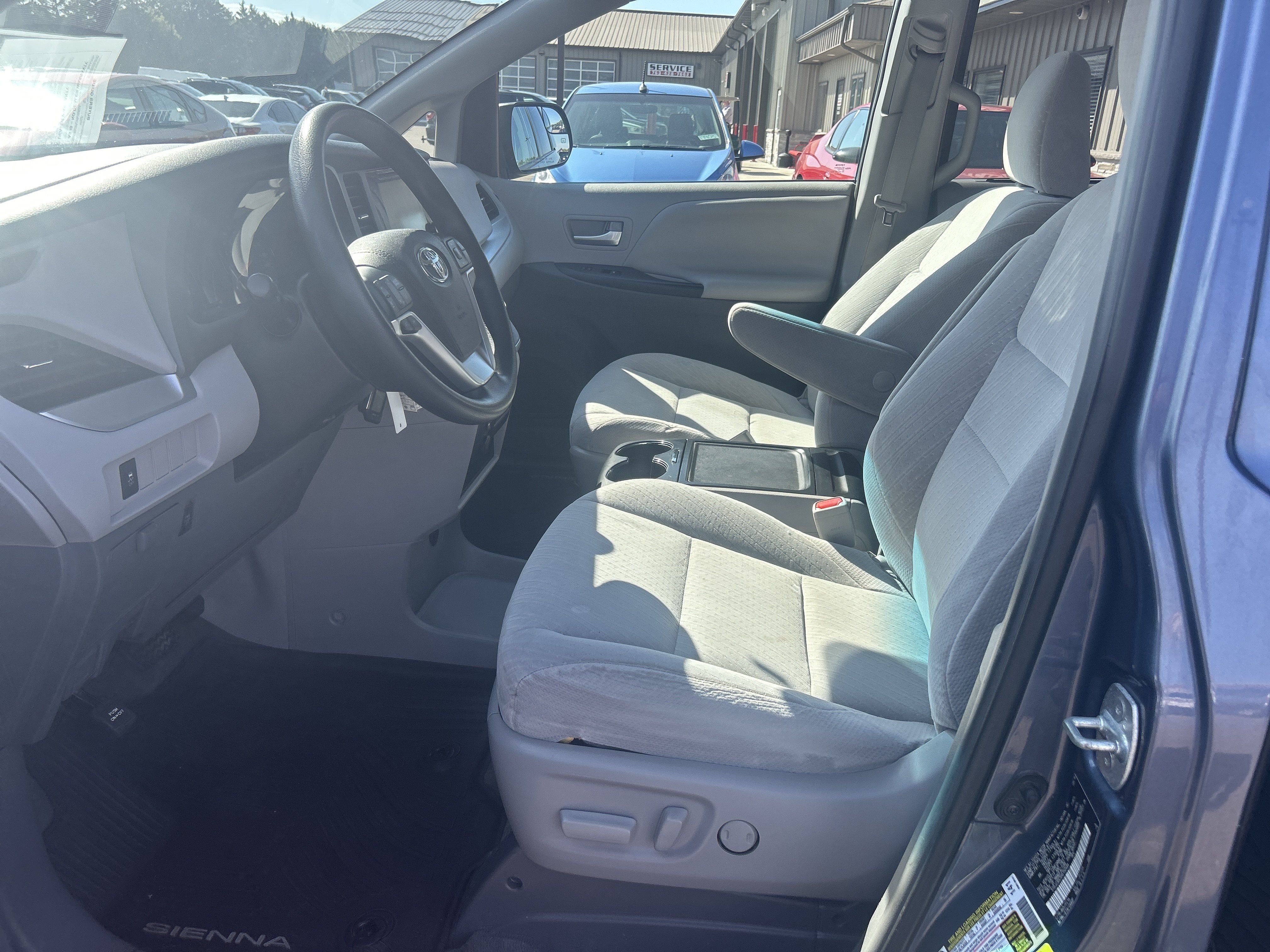 Used 2017 Toyota Sienna LE AWD/4WD image 11