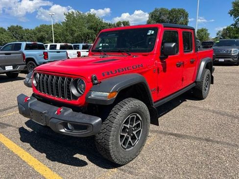 Used 2024 Jeep Gladiator Rubicon w/ Convenience Group AWD/4WD image 4