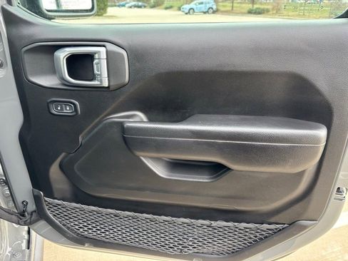 Used 2023 Jeep Wrangler Unlimited Rubicon image 14